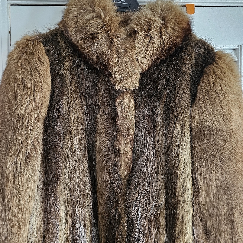 Beautiful Vintage Full Length Beaver with Fox Sleeve Fur Coat L - Picture 4 of 16